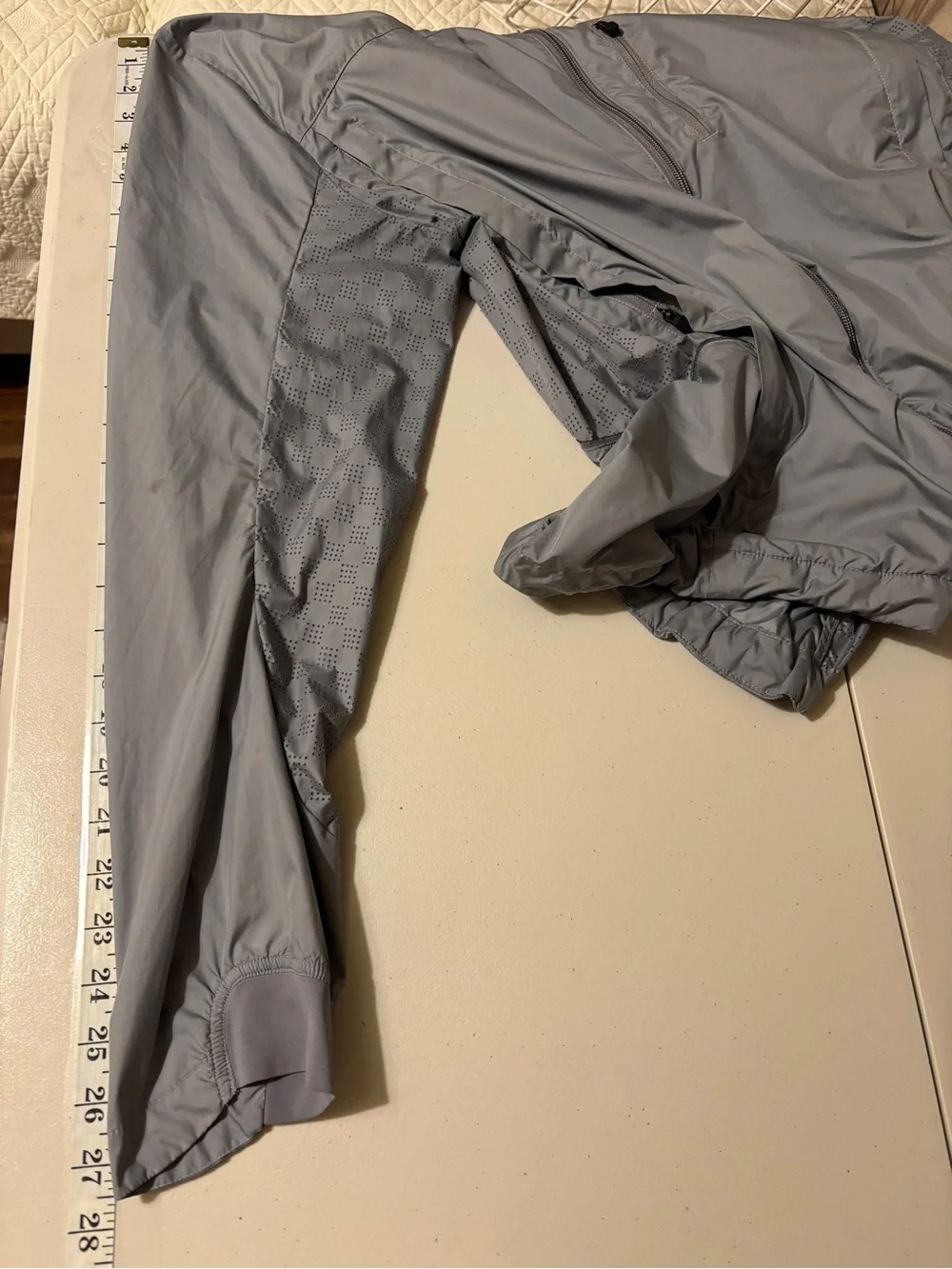 lululemon Mens Windbreaker Jacket Size XL Running Hiking Outdoors Athletic Fit